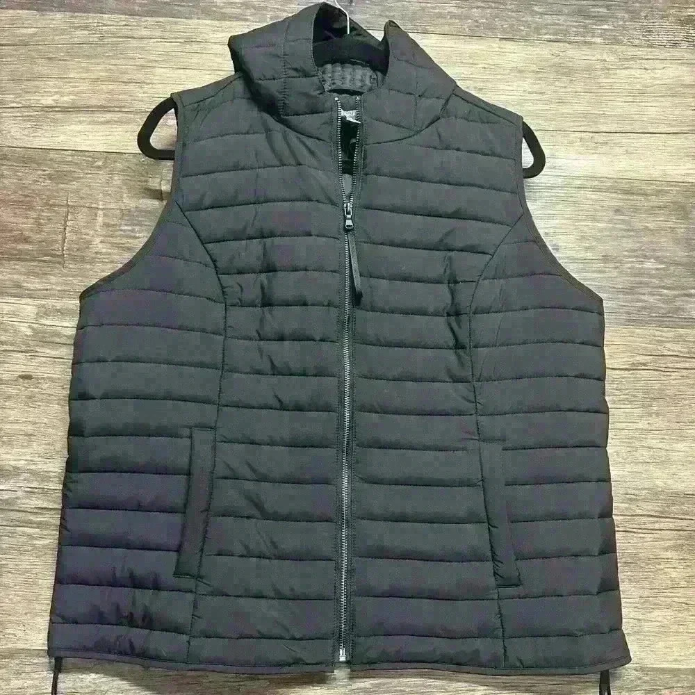 Lisa Rinna Women’s Large hooded black vest